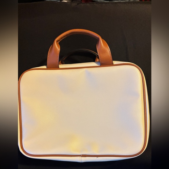 Chic Quilted White and Brown toiletry bag - Picture 5 of 11